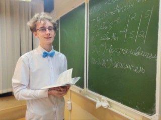 Выпускник воскресенской школы сдал химию на 100 баллов