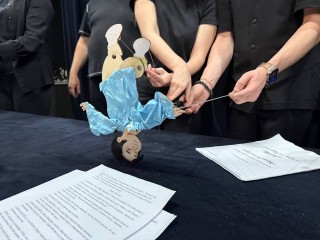 В театре «Огниво» показали кукол, задействованных в новом спектакле по японской сказке