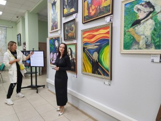 Художники представили свои версии знаменитых картин на выставке в Раменском