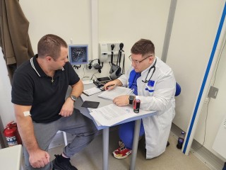 Жители Солнечногорска бесплатно проверили свое здоровье во время прогулки в парке