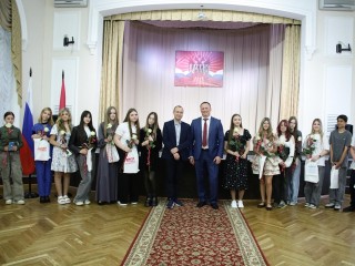 В Воскресенске подросткам торжественно вручили первые паспорта