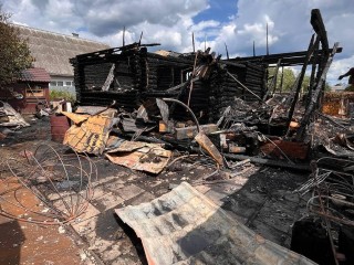 Всем миром: егорьевцы пришли на помощь семье, которая осталась без дома из-за пожара