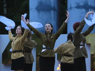 Жители Королева зажгли свечи памяти в честь героев Великой Отечественной