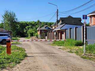 Молодого парня, сломавшего шлагбаум в СНТ Лыткарина, подозревают в поджоге