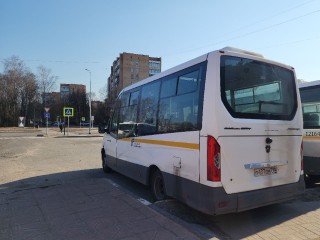 ГИБДД Раменского разбирает ЧП с автобусом, оставшимся без колес на перекрестке