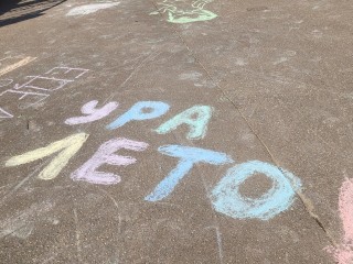 Химки отпраздновали День защиты детей с великанами, пузырами и танцами во дворе