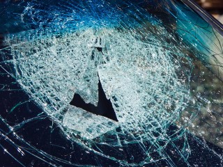 Опасные шалости: дети в Дрожжине повредили чужое авто