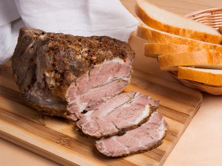 Домашняя буженина в микроволновке: как быстро приготовить вкуснейшее мясо без хлопот