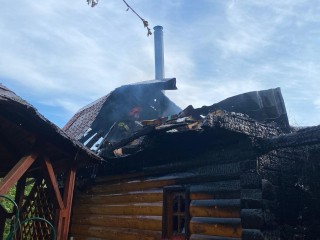 Пожарные потушили горящую баню в деревне Ольгино