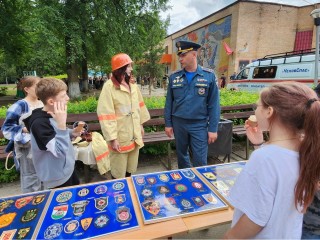 Дети в лагере «Звездочка» под Чеховом примерили форму спасателей