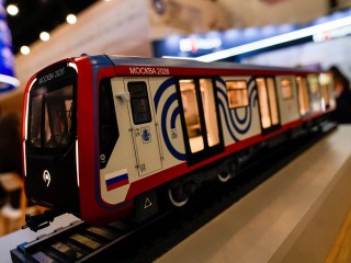 Завод «Метровагонмаш» представили на ПМЭФ модель поезда «Москва-2026»
