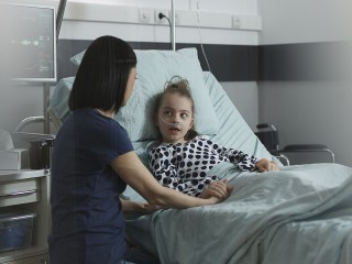 Медики Подмосковья помогли детям, которые отравились яйцами во время туристического похода