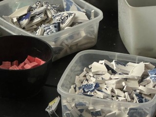 Черноголовцев научат делать рамки для зеркал из мозаики