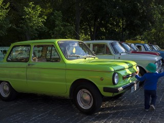 Тюнингованный запорожец заметили на одной из парковок города