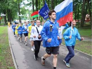 Бегуны всероссийской факельной эстафеты пробежали по Лотошину