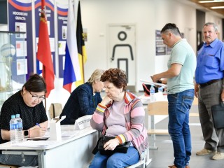 В Химках 30 жителей получили ответы на свои вопросы в ходе встречи с профильными службами