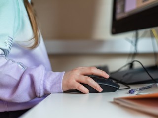 Школьники из Королева разработали компьютерную мышь для одноклассницы с ограниченными возможностями