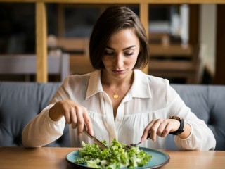 Терапевт перечислила продукты, которые необходимо есть в жару