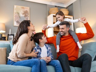 Планы на праздник «Папа, мама, я» изменились: как весело провести время дома