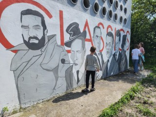 Узнать скрытые смыслы городского стрит-арта можно на экскурсии по Черноголовке