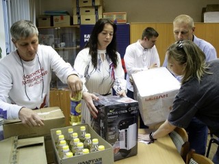 Продукты и одежду отправили бойцам спецоперации жители Воскресенска