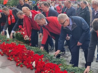 Руководитель фракции КПРФ в Мособлдуме Александр Наумов принял участие в акции ко Дню памяти и скорби