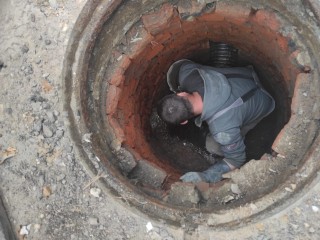 Коммунальщики Солнечногорска устранили прорыв канализации в Голубом