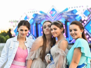 Как выглядит самый популярный образ для выпускного в 2025 году