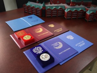 Аттестаты вручают сегодня в Бронницах: из 142 выпускников — 41 медалист