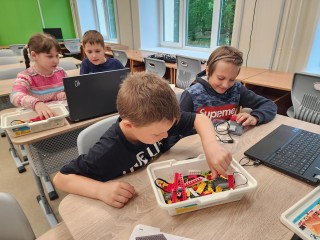 Ребята из школьного лагеря Солнечногорска научились программировать роботов
