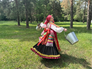 Женщины «серебряного» возраста доказали, что в русских народных костюмах они еще более красивые