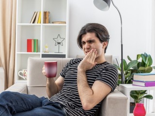 Врач назвал способы снять зубную боль до похода к стоматологу