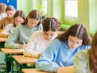 Пять учениц Ленинского округа получили 100 баллов на ЕГЭ