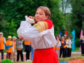 Белгородские дети отметили День России в окрестностях Волоколамска