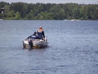 Спасатели оказали помощь виндсерфингистке на озере Сенеж в Солнечногорском округе