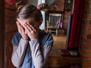 Девушка из Химок, подвергшаяся нападению, устроила наркопритон в квартире с ребенком — делом занялся Бастрыкин