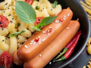 Макароны с сосисками несочетаемы только в одном случае