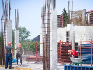 Строители завершили первый этап работ в новой спортшколе Клина
