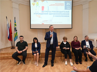 Медики Ленинского округа поделились своими знаниями с местными жителями