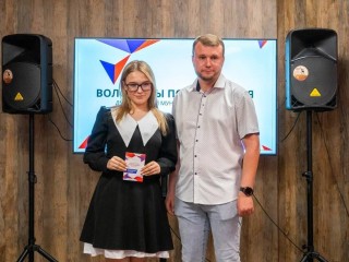 Первые волонтерские книжки торжественно вручили школьникам Дмитрова