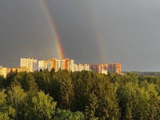 После дождика в четверг: двойная радуга порадовала жителей Краснознамеска