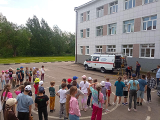 Спасатели научили школьников Солнечногорска правилам безопасности на воде