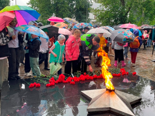 Ученики школ и представители полиции Королева почтили память погибших в ВОВ