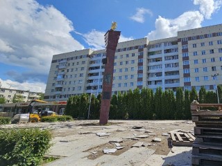 Около 300 зеленых насаждений высадят на территории стелы воинской доблести