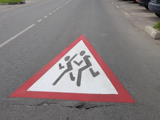 В Дубне впервые дублируют дорожные знаки в цвете
