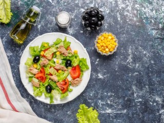 Ешь и худей: подмосковный нутрициолог назвала три вкусных сжиросжигающих салата