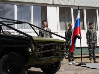 Студенты ГГТУ передали модернизированный автомобиль для участников СВО