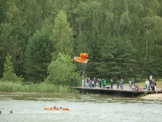 Экипаж отряда космонавтов тренировался выживать на воде в Звездном городке