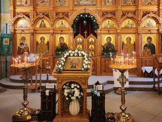 Почему на Духов день батюшки освящают колодцы