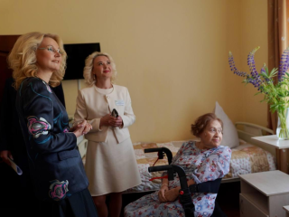 Вице-премьер Голикова поздравила подмосковных соцработников с профессиональным праздником